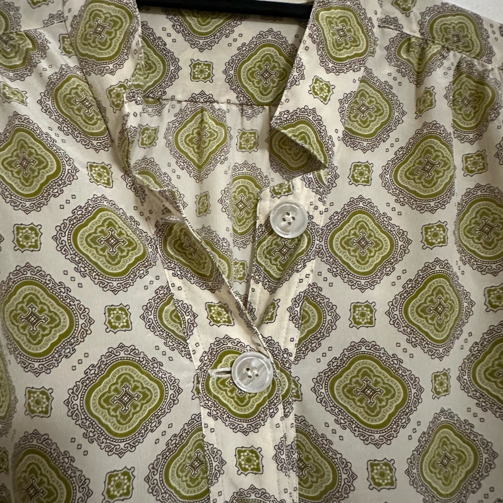 Patterned Button-Up Blouse - Picture 4 of 4